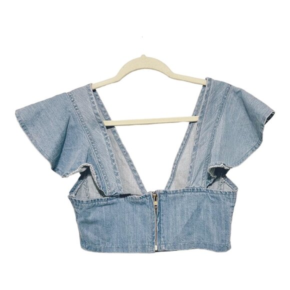 Prettylittlething Size 8 Light Wash Flare Sleeve Demin Crop Top NWT - Picture 3 of 7